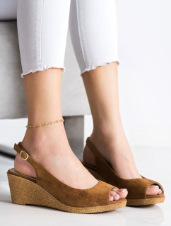 Krásné hnědé  sandály dámské na klínku