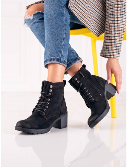 Zajímavé  kotníčkové boty černé dámské na širokém podpatku
