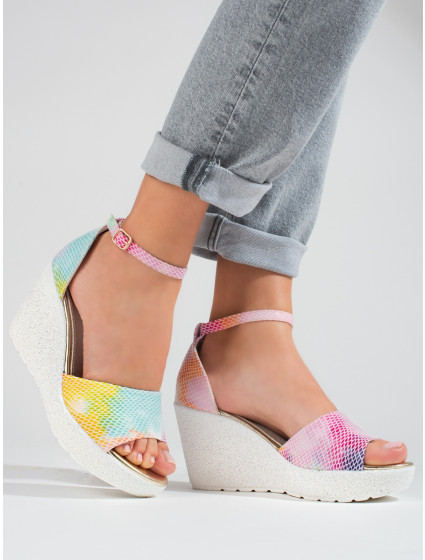 Exkluzívne viacfarebné dámske sandále na kline
