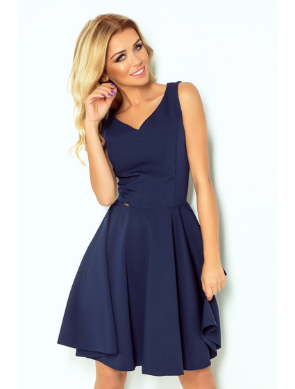 Tmavě modré šaty s výstřihem ve tvaru srdce model 4976613 - numoco