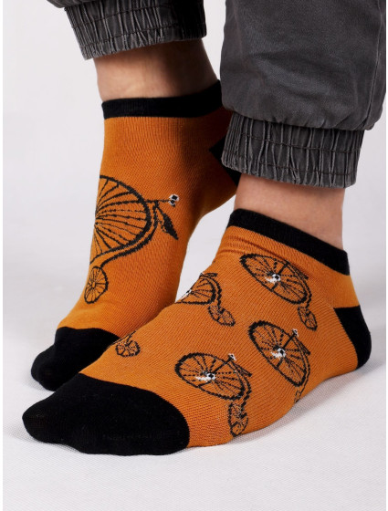 Kotníkové model 19758322 bavlněné ponožky Vzory Barvy Hnědá - Yoclub