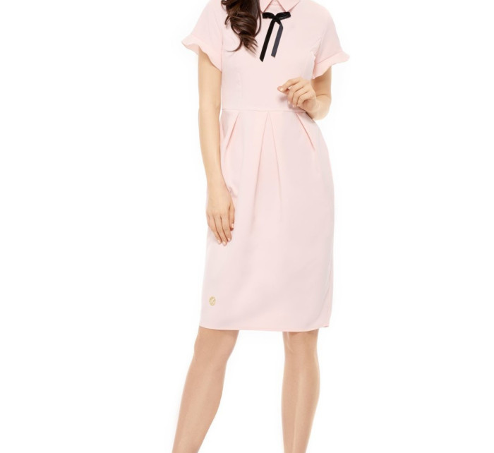 Dámske spoločenské šaty s golierom, stužkou a krátkym rukávom dlhé - Ružová / M - Lemoniade