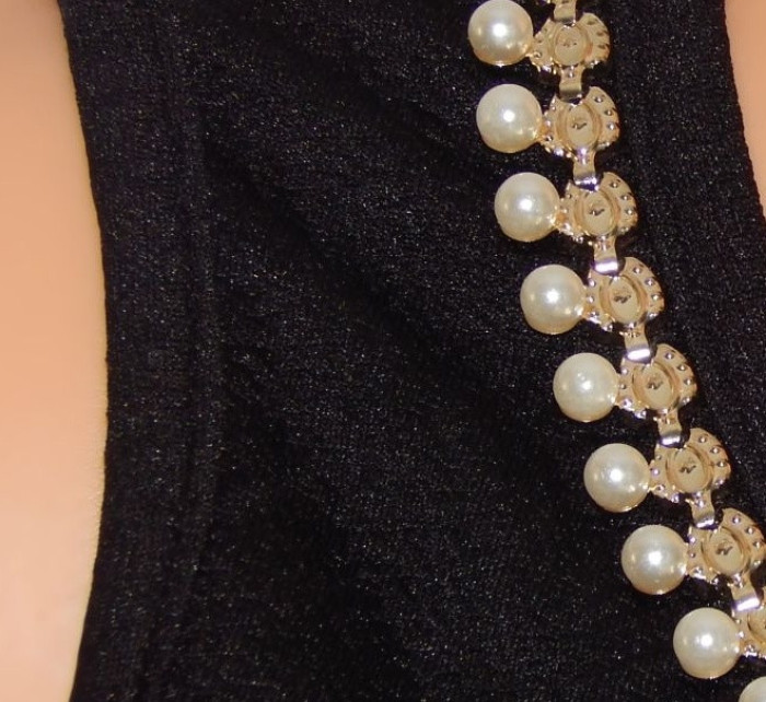 Společenské značkové šaty zdobené perlami krátké černé Černá model 15042427 - Luxestar