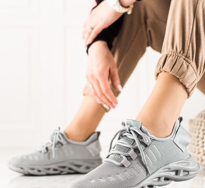 Moderní dámské šedo-stříbrné  tenisky bez podpatku