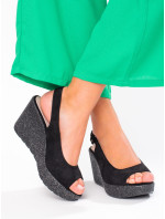 Praktické sandále dámske čierne na kline