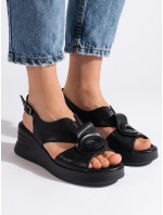 Pěkné  sandály černé dámské na klínku