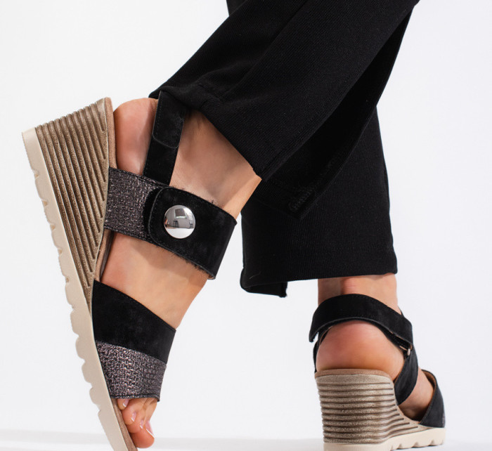 Zajímavé  sandály černé dámské na klínku