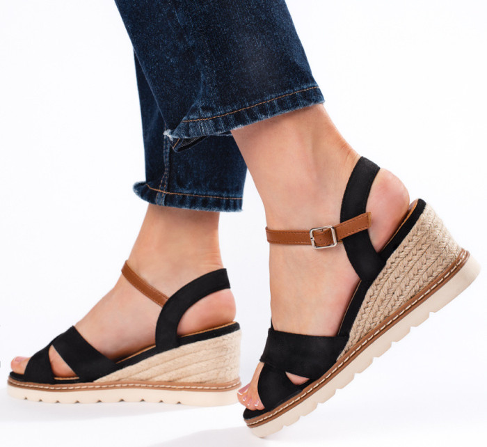 Pohodlné čierne sandále pre ženy na klin