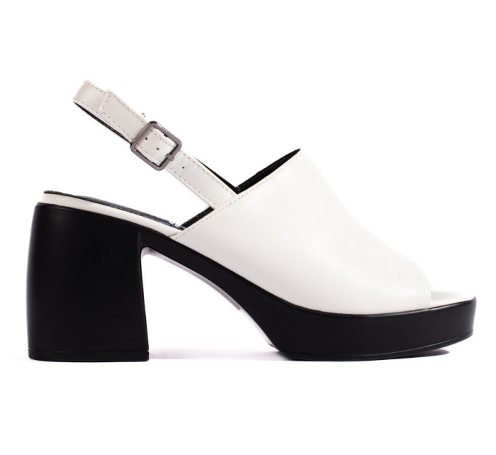 Klasické bílé  sandály dámské na klínku