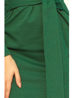 Dámske šaty v fľaškovo zelenej farbe so širokým opaskom k zaväzovanie model 6330424
