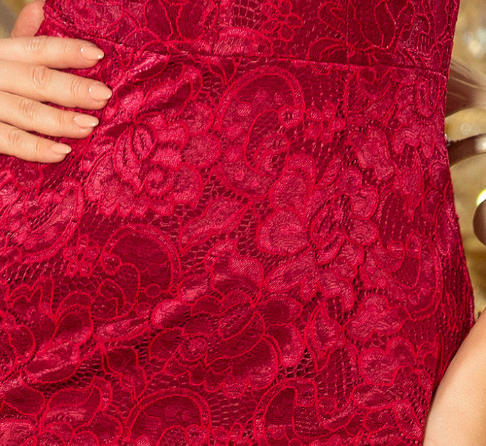 Krajkové dámské šaty v bordó barvě s rozšířenými rukávy model 7271195 - numoco