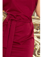 Dámske šaty v bordovej farbe s asymetrickou spodnou časťou as opaskom model 7499993