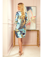 SOPHIE - Pohodlné dámske oversize šaty so vzorom svetle modrých a zlatých vĺn 281-3