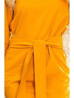 Dámské šaty v hořčicové barvě se širokým páskem pro zavazování model 14001503 - numoco