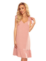 Dámské šaty v pudrově růžové barvě s na ramenou a s volánkem model 15764039 - numoco