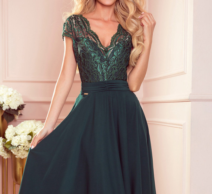 LINDA - Dámské šifonové šaty v lahvově zelené barvě s krajkovým výstřihem 381-2