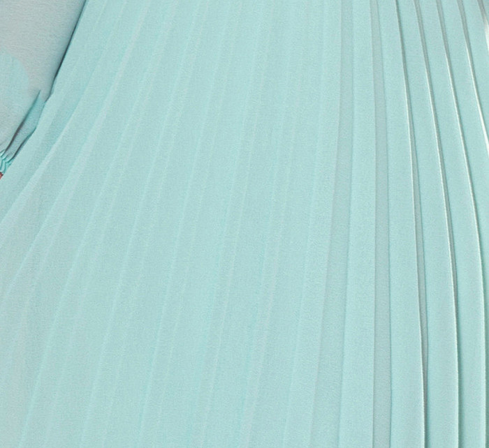 ISABELLE Dámské plisované šaty v mátové barvě s výstřihem a dlouhými rukávy model 17534991 - numoco