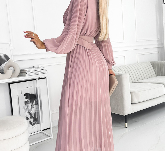 Plisované dámské šaty v pudrově růžové barvě s výstřihem a opaskem model 18330495 - numoco basic