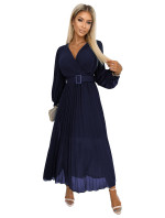 Tmavě modré dámské plisované šaty s výstřihem a opaskem model 18436010 - numoco basic