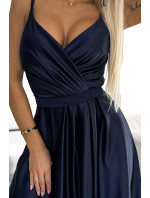 Elegantní tmavě modré dlouhé dámské saténové šaty s výstřihem model 19019247 - numoco