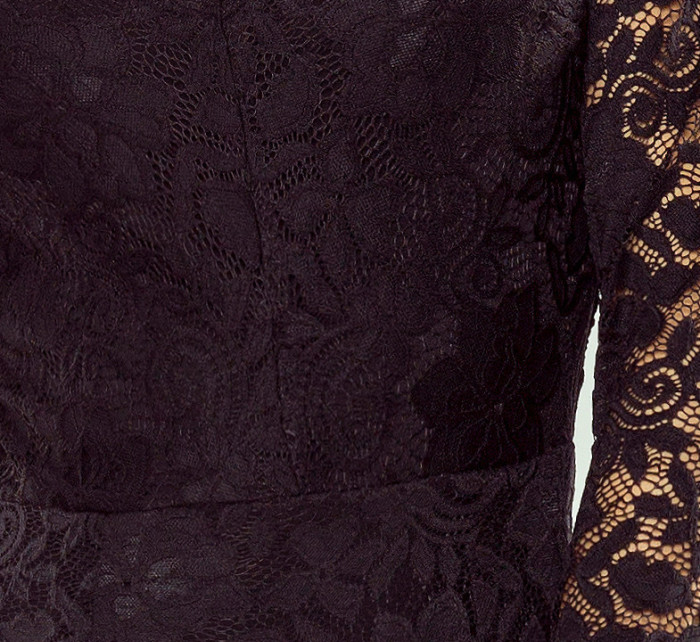 Čierne čipkované šaty s dlhými rukávmi a výstrihom model 5406033