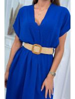 Šaty s ozdobným opaskom v chrpovo modrej farbe