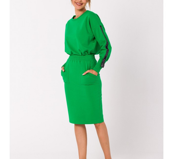 model 18383193 Vypasovaná sukně s kapsami zelená - Moe