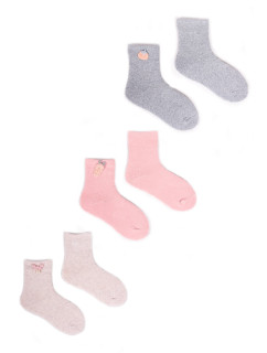 Yoclub Dievčenské froté ponožky s 3D prvkom 3-Pack SKF-0008G-000B Viacfarebné