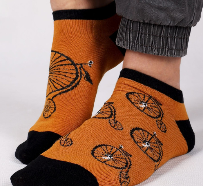 Kotníkové model 19758322 bavlněné ponožky Vzory Barvy Hnědá - Yoclub